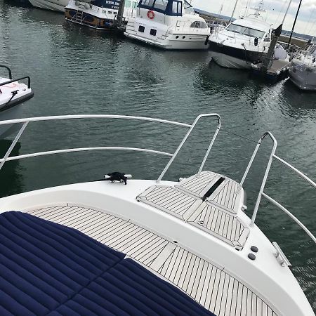 Отель Adelphi B A Delightful 6 Berth Boat Лимингтон Экстерьер фото