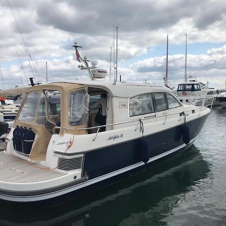 Отель Adelphi B A Delightful 6 Berth Boat Лимингтон Экстерьер фото