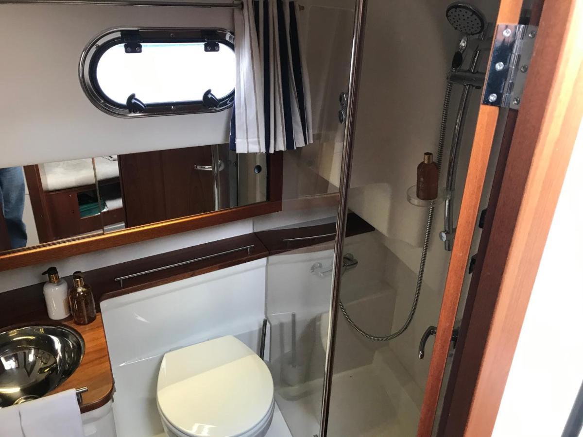 Отель Adelphi B A Delightful 6 Berth Boat Лимингтон Экстерьер фото