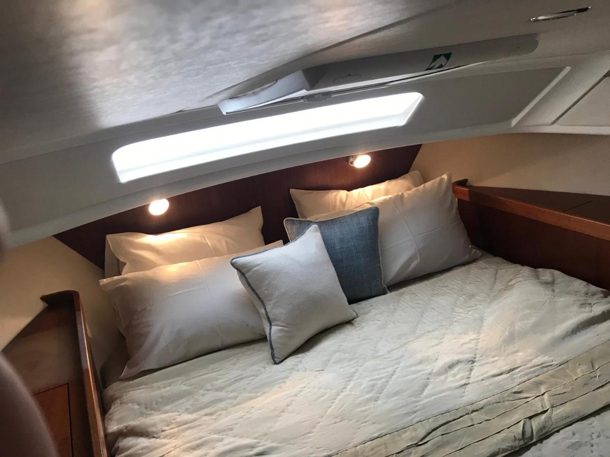 Отель Adelphi B A Delightful 6 Berth Boat Лимингтон Экстерьер фото
