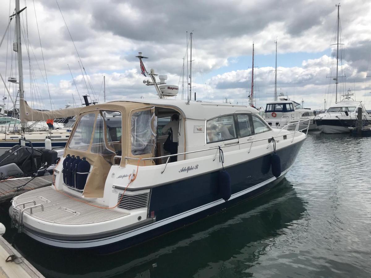 Отель Adelphi B A Delightful 6 Berth Boat Лимингтон Экстерьер фото